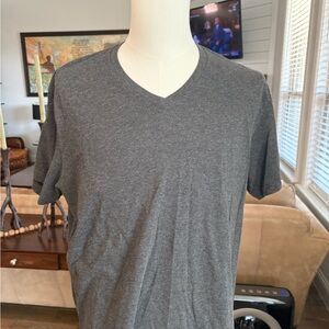 Uniqlo Men's Heather Gray V-Neck Tee